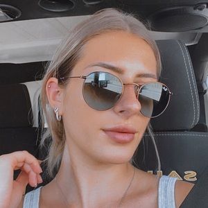 Meet your Posher, Hollie